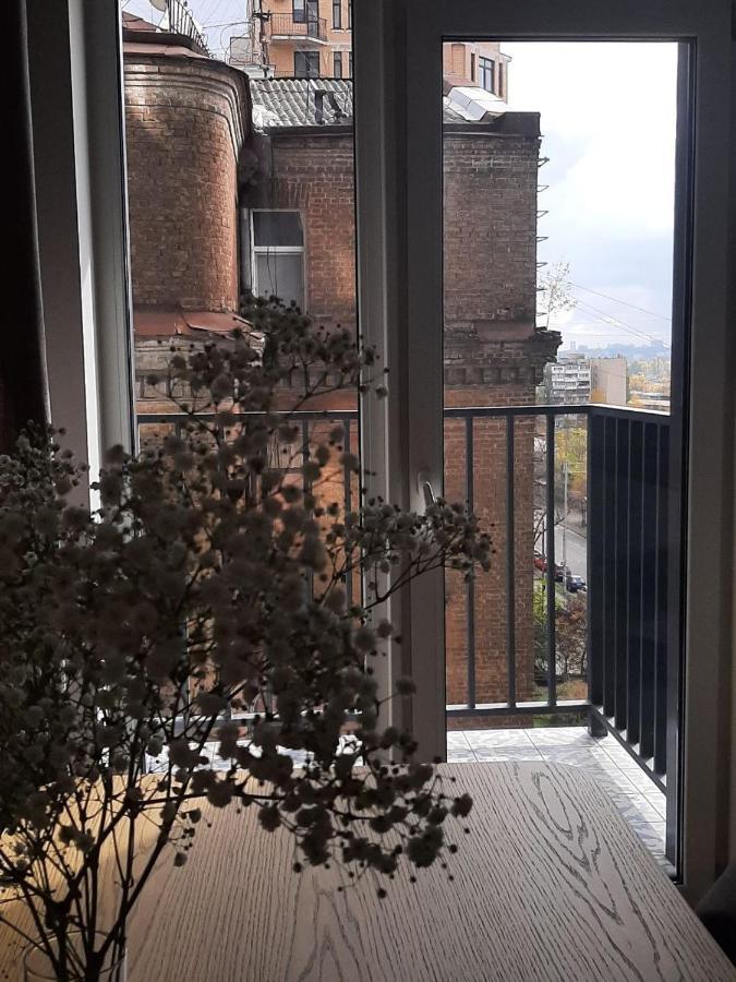 Lovely Uncle Botanical Gardens Studio W Balcony Kiev Exteriör bild